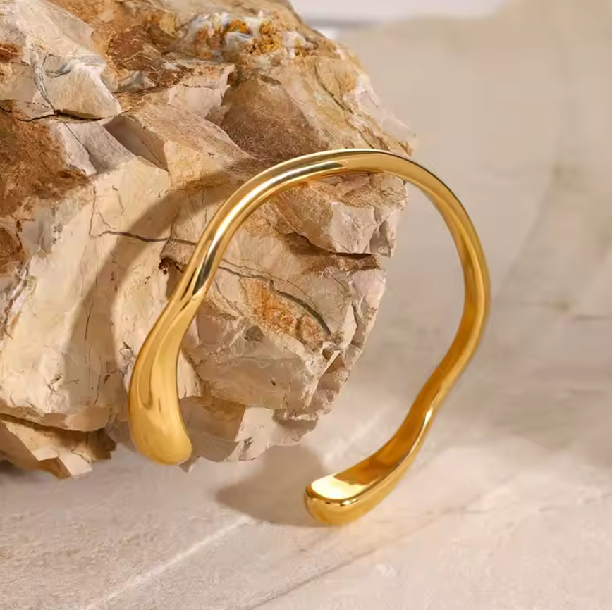 KINSLEY Cuff Bangle