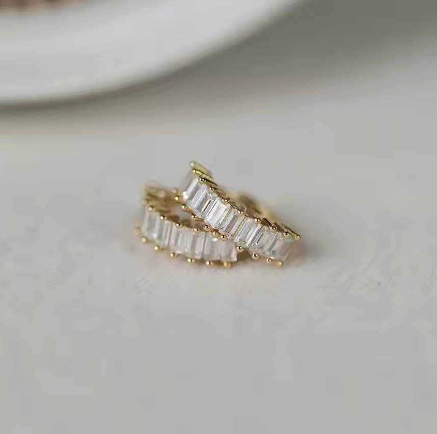 AUSTEN Huggy Earrings